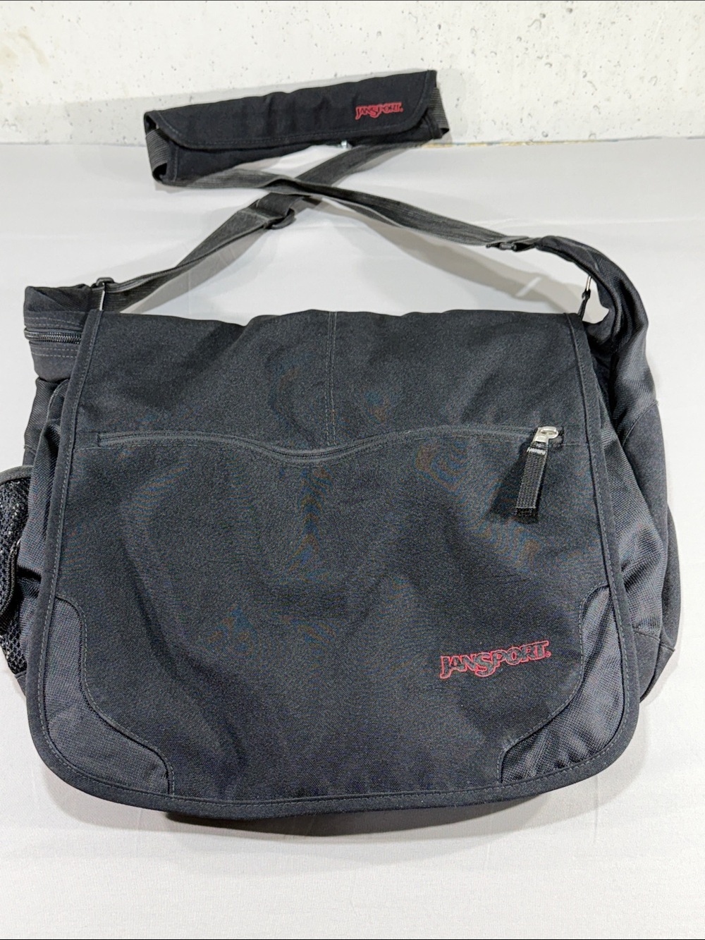 JANSPORT Black Messenger Bag - Classic Casual Crossbody.